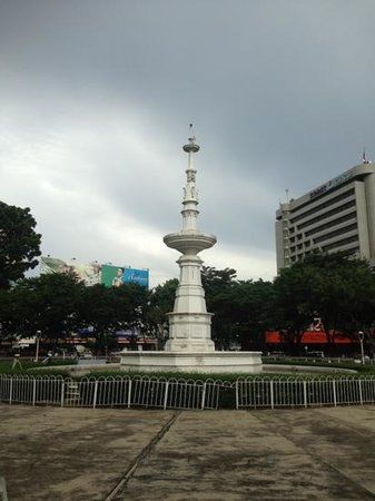 Fuente Osmeña rondell